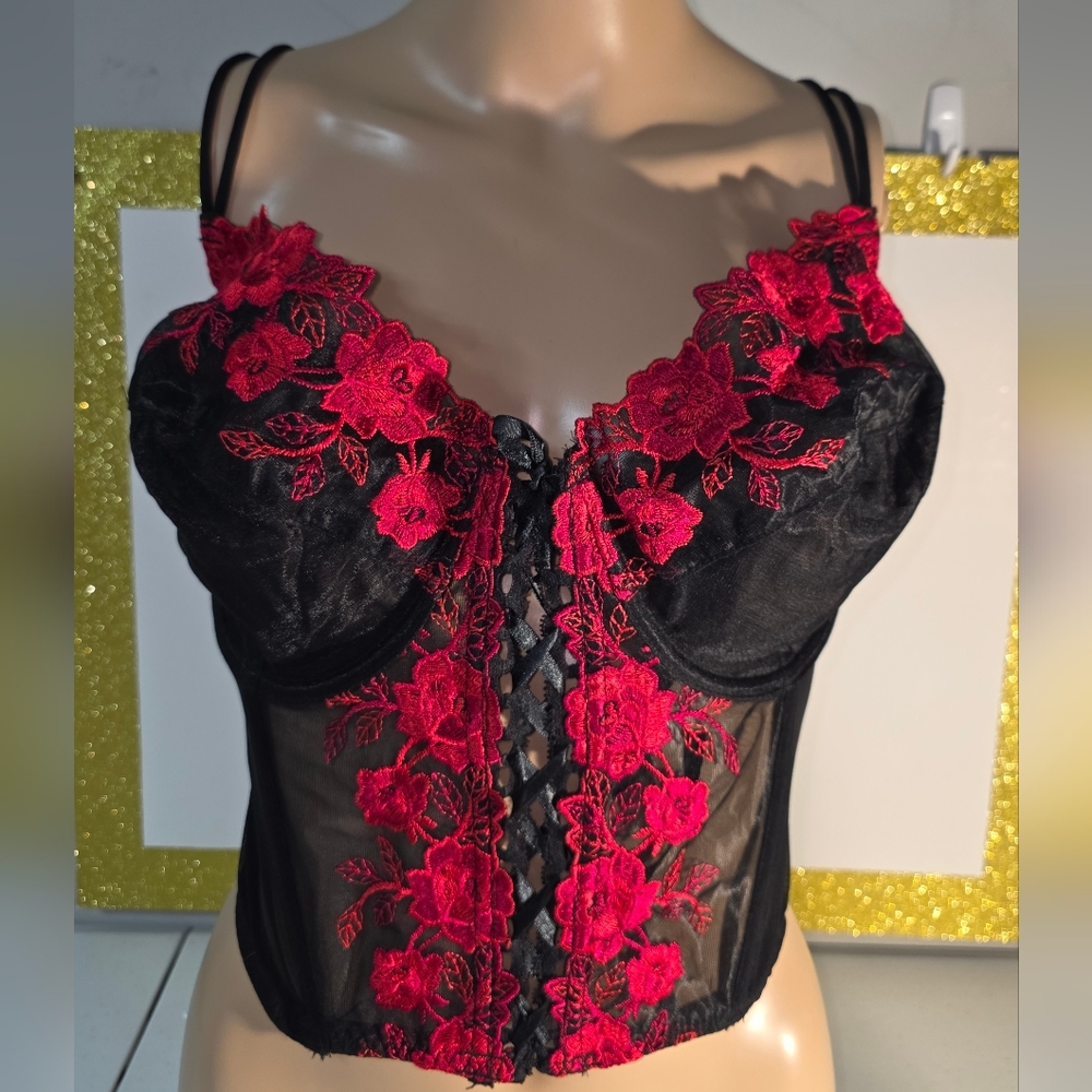 Secret Treasures Vintage Y2K Black Red Rose Lace Underwire Lace Corset Chemise